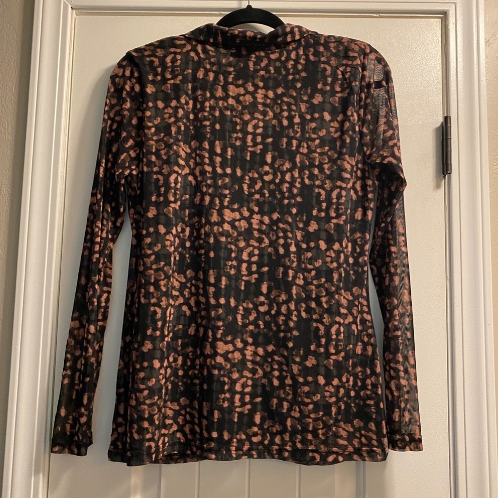 Jane + Delancey Womens Black and Blush button down top = Size Medium - Picture 4 of 7